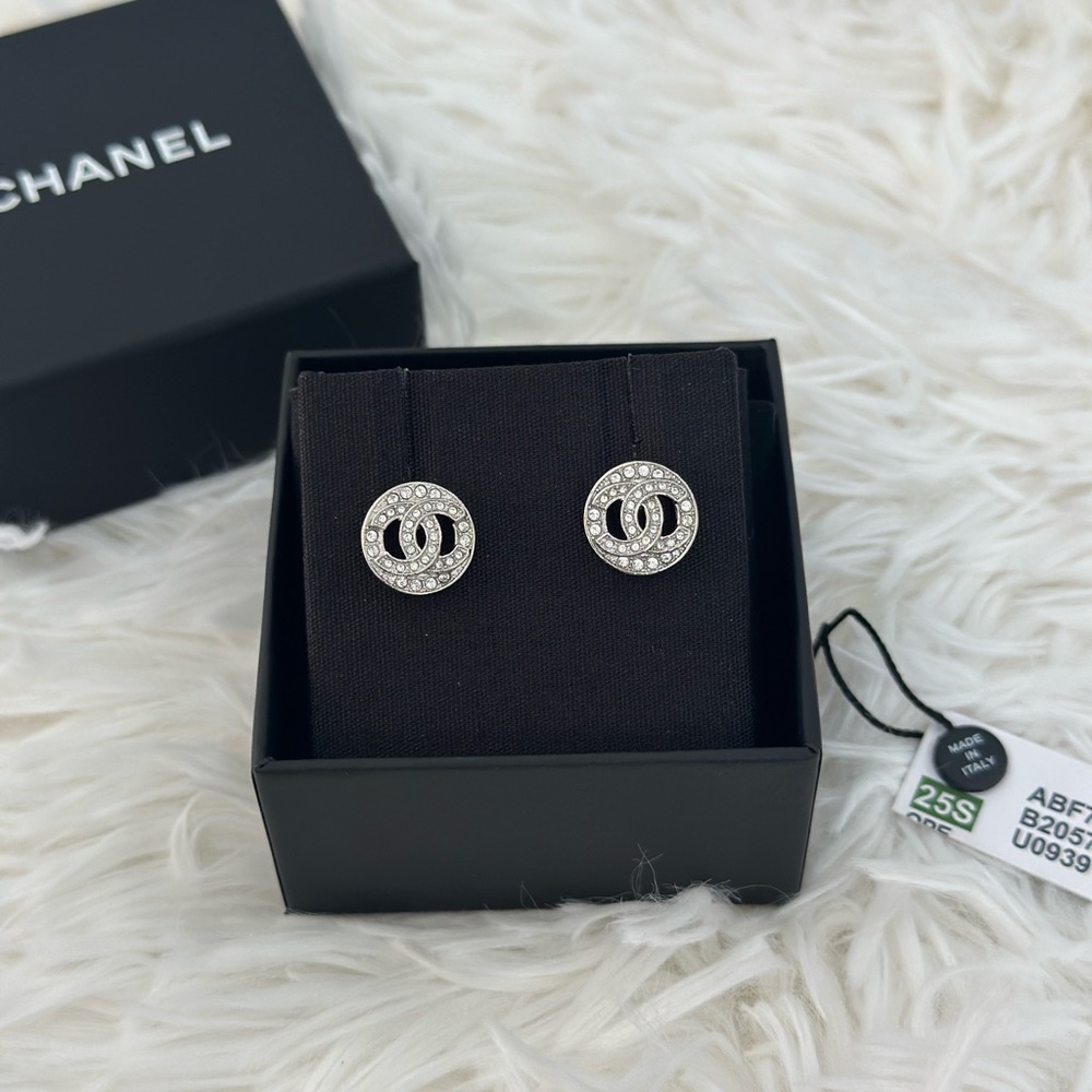 CHANEL 25S Mini Round CC Studs